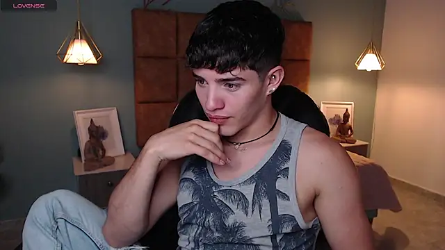 AlejooTwink online show from February 2, 11:32 pm