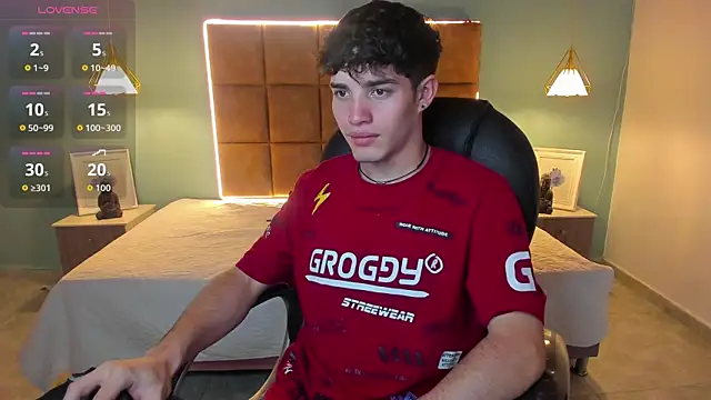 AlejooTwink online show from October 28, 1:42 am