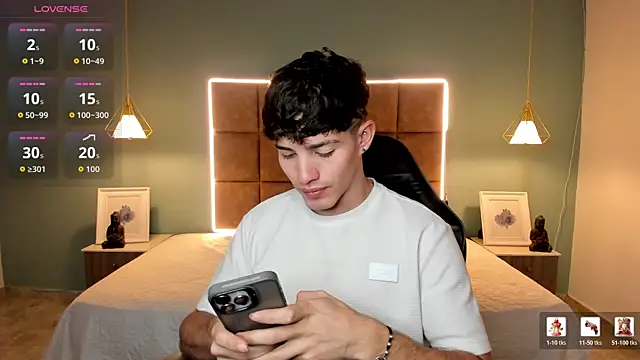 AlejooTwink online show from April 18, 5:44 am