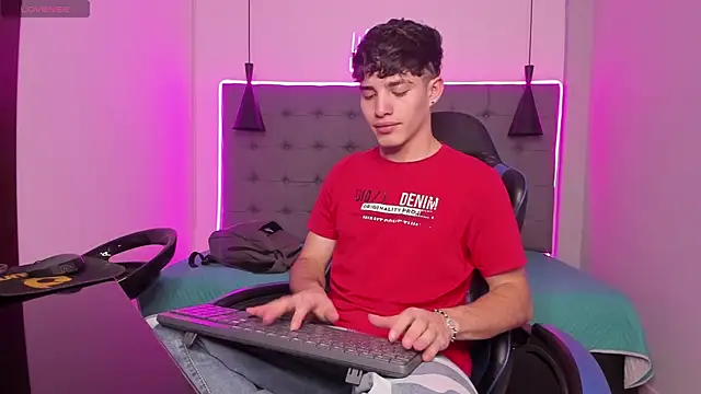 AlejooTwink online show from April 20, 4:21 pm