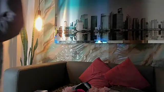 Layla 707 online show from March 6, 12:00 am