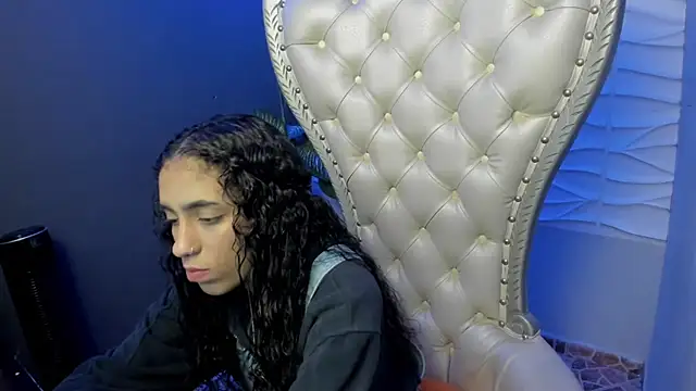 Layla 707 online show from October 2, 12:50 am