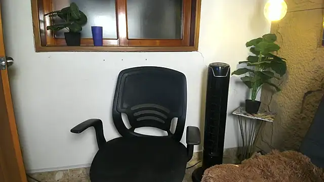 Layla 707 online show from April 21, 8:55 pm