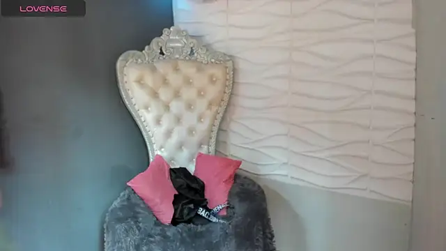 Layla 707 online show from April 22, 4:08 pm