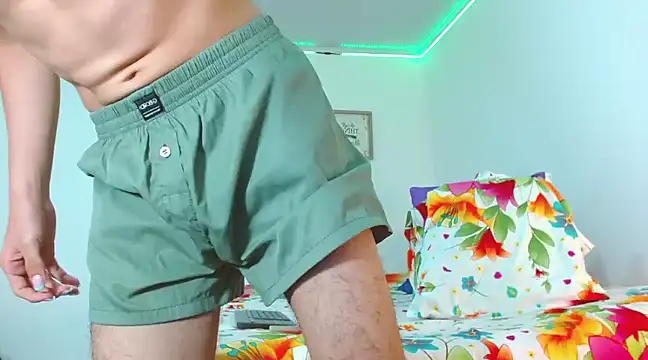 Noah tyler  online show from December 17, 8:21 pm