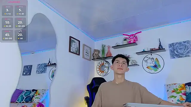 Noah tyler  online show from October 7, 11:46 pm