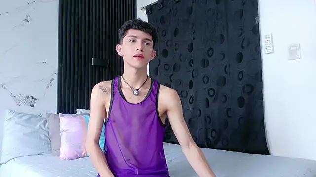 Noah tyler  online show from April 21, 6:55 pm