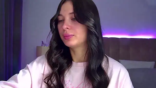 AlexandraBloom online show from November 17, 6:24 pm