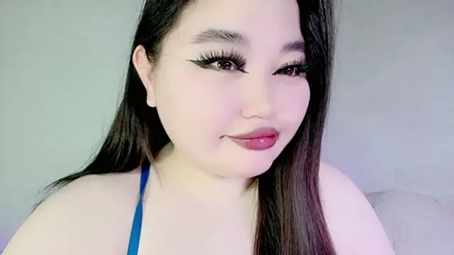 Snapshot of amina_moonlightt chatting on February 14, 2:07 am amina moonlightt online show from February 14, 2:07 am