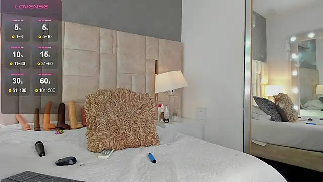 Snapshot of GaleHodge chatting on December 3, 11:13 pm GaleHodge online show from December 3, 11:13 pm