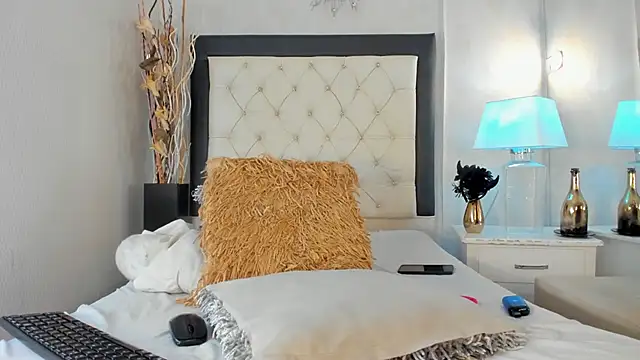 Snapshot of GaleHodge chatting on October 11, 1:09 pm GaleHodge online show from October 11, 1:09 pm