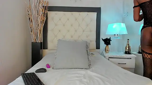 Snapshot of GaleHodge chatting on October 28, 1:03 pm GaleHodge online show from October 28, 1:03 pm