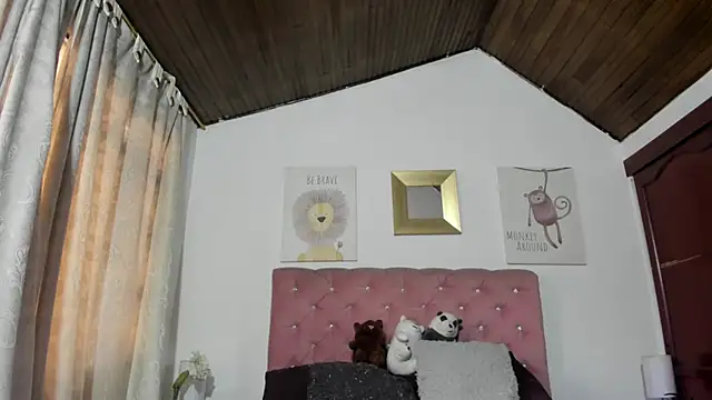 CelessteRedds online show from December 5, 11:30 am