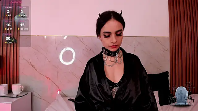 Snapshot of Alice_noir chatting on February 8, 12:28 am Alice noir online show from February 8, 12:28 am