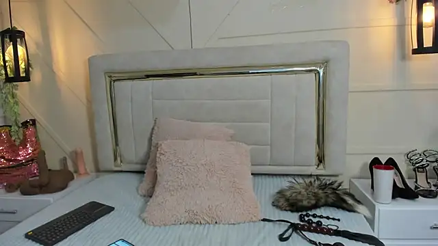 Slut Milf  online show from February 5, 7:42 pm