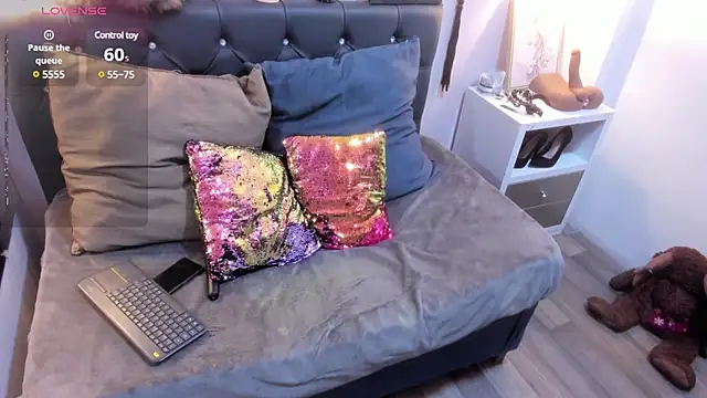 Slut Milf  online show from February 22, 7:47 pm