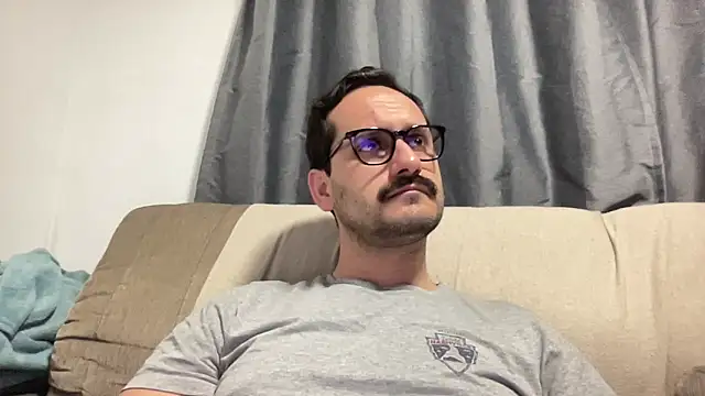 Snapshot of Superdad chatting on February 8, 10:02 pm Superdad online show from February 8, 10:02 pm