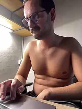 Snapshot of Superdad chatting on March 8, 8:23 pm Superdad online show from March 8, 8:23 pm