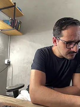 Snapshot of Superdad chatting on March 13, 6:25 pm Superdad online show from March 13, 6:25 pm