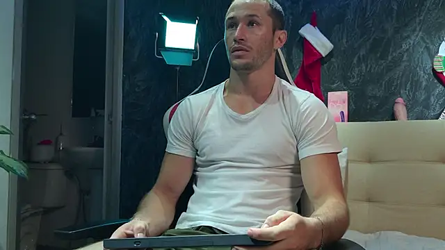 AxelFairchaild online show from December 5, 1:42 pm