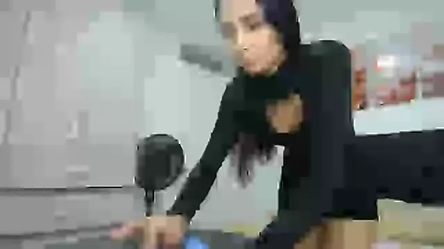 Snapshot of conni_f00x chatting on December 16, 12:27 pm conni f00x online show from December 16, 12:27 pm