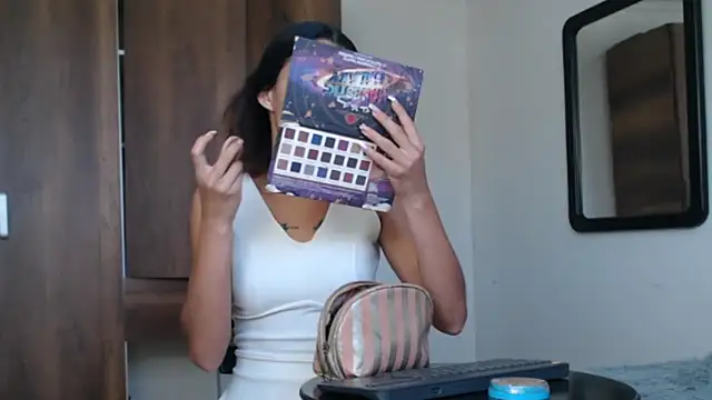 Snapshot of conni_f00x chatting on March 19, 12:34 pm conni f00x online show from March 19, 12:34 pm