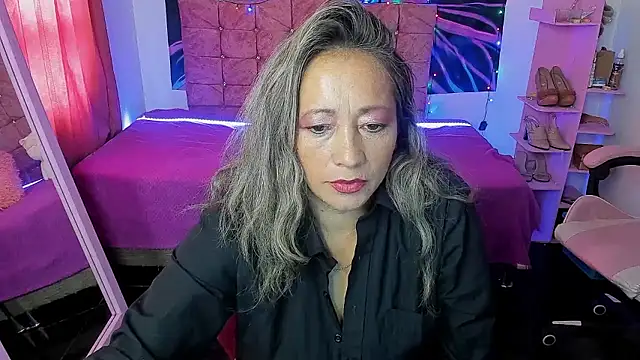 Snapshot of Melanyy_100 chatting on January 14, 3:06 pm Melanyy 100 online show from January 14, 3:06 pm