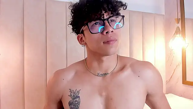 AkazaBoy  online show from November 27, 4:36 am