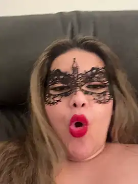 Snapshot of famous_indian_girl chatting on February 1, 11:27 pm famous indian girl online show from February 1, 11:27 pm