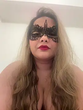 Snapshot of famous_indian_girl chatting on February 4, 1:34 am famous indian girl online show from February 4, 1:34 am