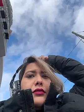 Snapshot of famous_indian_girl chatting on February 21, 7:32 pm famous indian girl online show from February 21, 7:32 pm