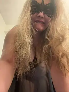 Snapshot of famous_indian_girl chatting on March 4, 3:55 am famous indian girl online show from March 4, 3:55 am