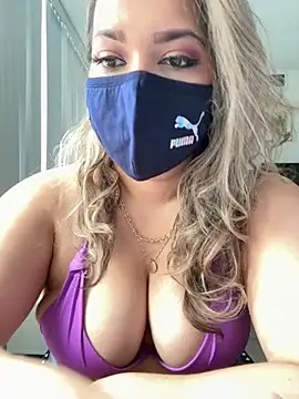 Snapshot of famous_indian_girl chatting on September 13, 5:24 pm famous indian girl online show from September 13, 5:24 pm