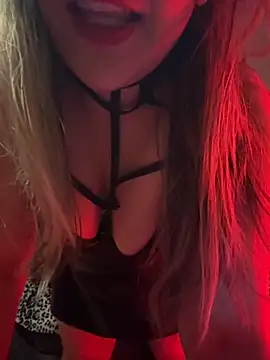 Snapshot of famous_indian_girl chatting on October 14, 3:18 am famous indian girl online show from October 14, 3:18 am