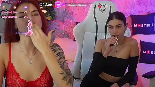 Magnetic Mia  online show from December 4, 7:45 pm