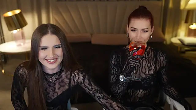 Magnetic Mia  online show from December 5, 1:14 am