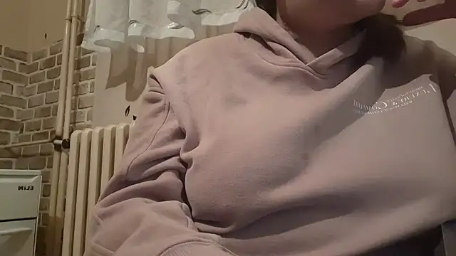 Snapshot of AalinnaK chatting on February 17, 7:31 pm AalinnaK online show from February 17, 7:31 pm