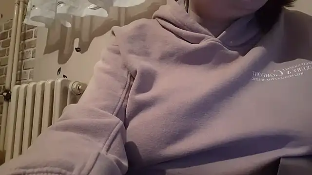 Snapshot of AalinnaK chatting on February 26, 4:03 pm AalinnaK online show from February 26, 4:03 pm