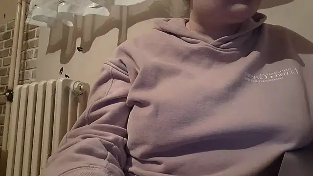 Snapshot of AalinnaK chatting on February 27, 9:47 pm AalinnaK online show from February 27, 9:47 pm