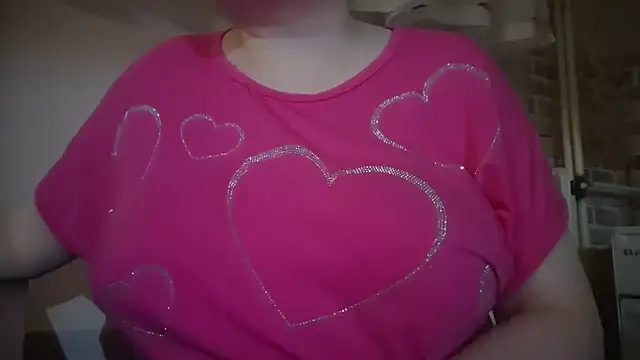 AalinnaK online show from December 4, 2:37 pm