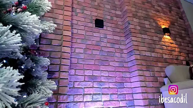 Snapshot of adriana_allien chatting on January 5, 11:01 pm adriana allien online show from January 5, 11:01 pm