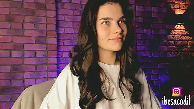 Snapshot of adriana_allien chatting on January 19, 10:17 pm adriana allien online show from January 19, 10:17 pm