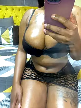 Snapshot of BeautyAuroa chatting on November 10, 9:14 pm BeautyAuroa online show from November 10, 9:14 pm