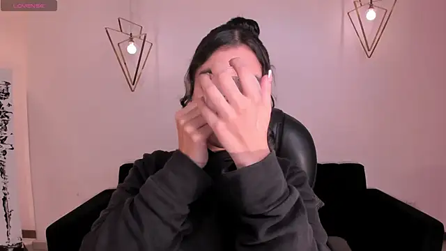 Snapshot of AllisonRogersX chatting on September 18, 3:30 am AllisonRogersX online show from September 18, 3:30 am