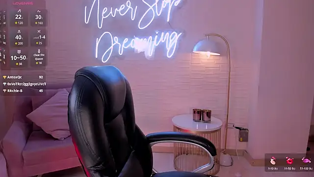 MaddisonLowe online show from March 15, 9:41 am