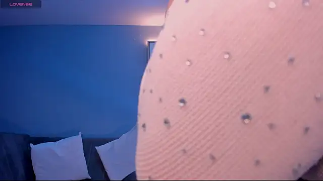 MaddisonLowe online show from November 6, 4:35 am