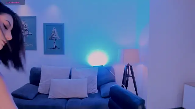 MaddisonLowe online show from April 19, 5:34 pm