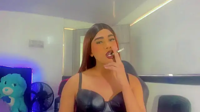 Hellen moons   online show from September 23, 6:33 pm