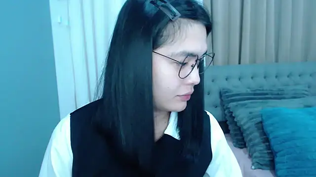 Snapshot of zhaviahale21 chatting on October 23, 1:32 pm zhaviahale21 online show from October 23, 1:32 pm