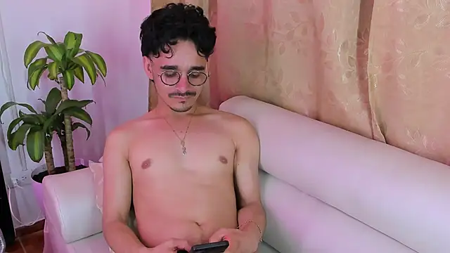 Snapshot of Hugo_Coopers chatting on January 25, 10:40 am Hugo Coopers online show from January 25, 10:40 am